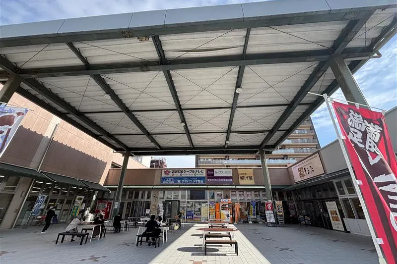 【コレモおおむら】物産展やポップアップストアに最適な屋根付きの屋外イベント広場スペース