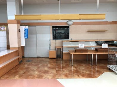 【西友　上浅田店】1階 店内入口付近 ベーカリーテナント跡区画　物販・食物販の短期催事や、ポップアップストアに最適なスーパー店内催事イベントスペースの画像