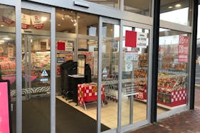 【西友 古里店】風除室 プロモーション用途や物販、食物販のポップアップストアに最適なスーパー店内催事イベントスペース