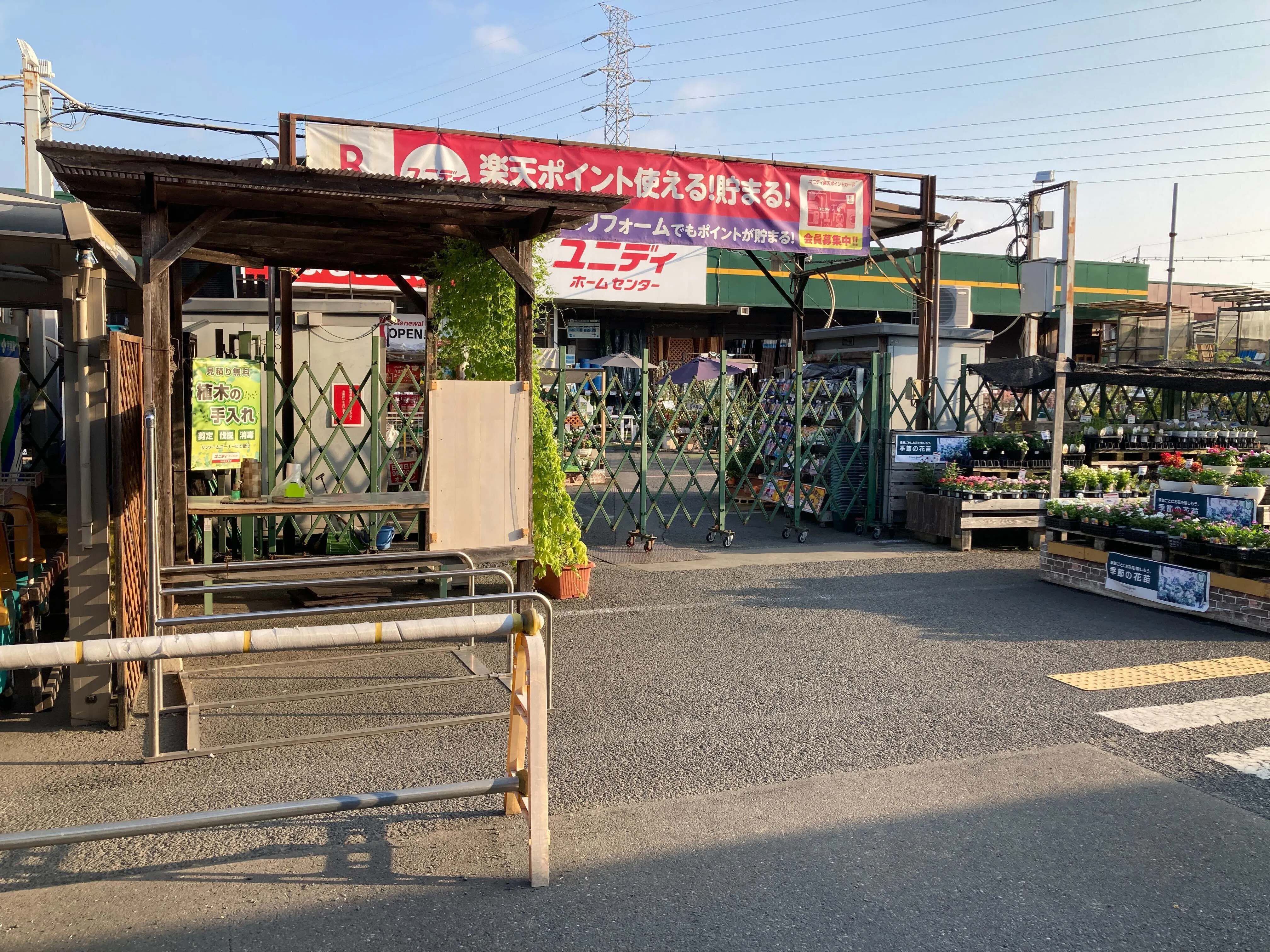 【ユニディ川口店】店舗正面屋外（高さ2.4mまで）　プロモーションや食物販での出店に最適な屋外催事イベントスペース