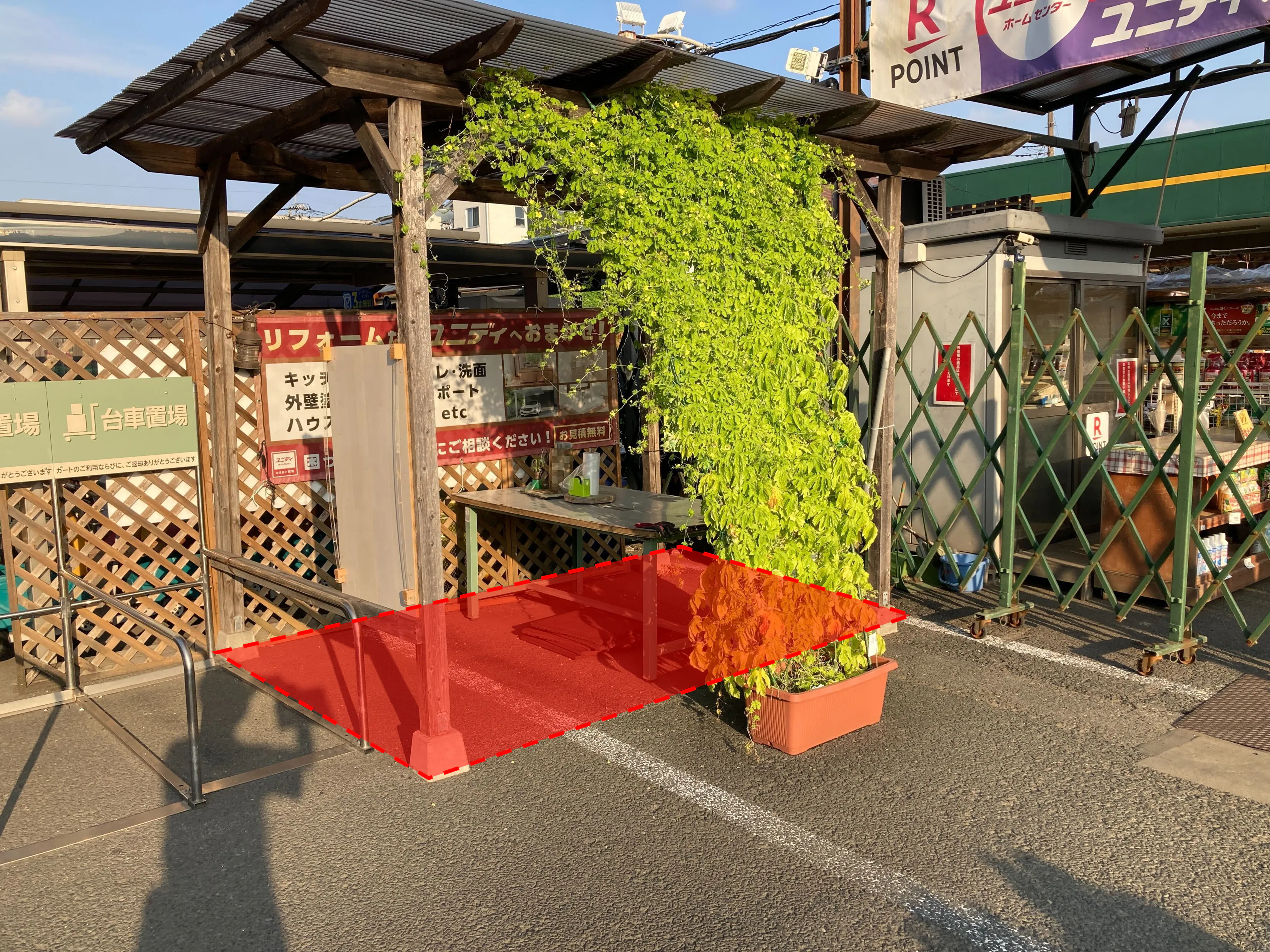 【ユニディ川口店】店舗正面屋外（高さ2.4mまで）　プロモーションや食物販での出店に最適な屋外催事イベントスペース