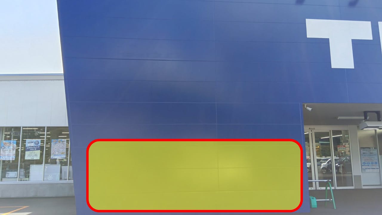 【スーパーセンタートライアル室蘭本輪西店】【ポーチ前：左側】食物販の出店が可能なトライアルマルシェ（キッチンカー/テント・スペース）の画像