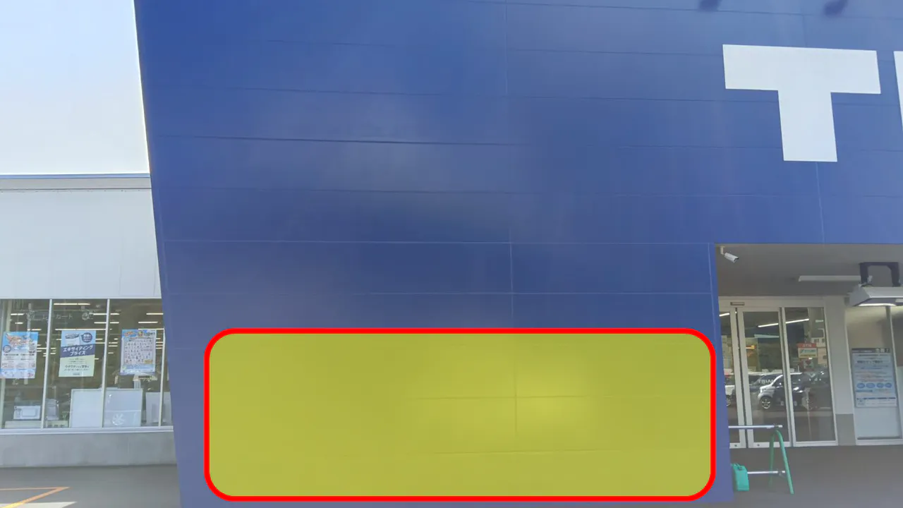 【スーパーセンタートライアル室蘭本輪西店】【ポーチ前：左側】食物販の出店が可能なトライアルマルシェ（キッチンカー/テント・スペース）