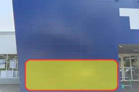 【スーパーセンタートライアル室蘭本輪西店】【ポーチ前:左側】食物販の出店が可能なトライアルマルシェ(キッチンカー/テント・スペース)