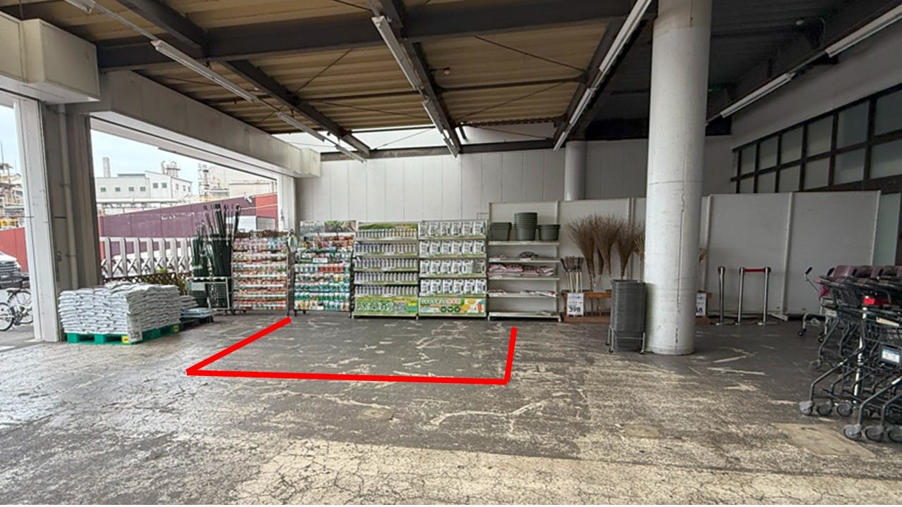 【スーパーセンタートライアル宇部中央店】Ⓐ正面入口軒下　物販限定スペースの画像