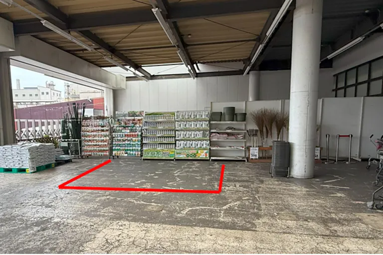【スーパーセンタートライアル宇部中央店】Ⓐ食物販やPR活動に最適な【1F正面入口軒下 スペース】の画像1