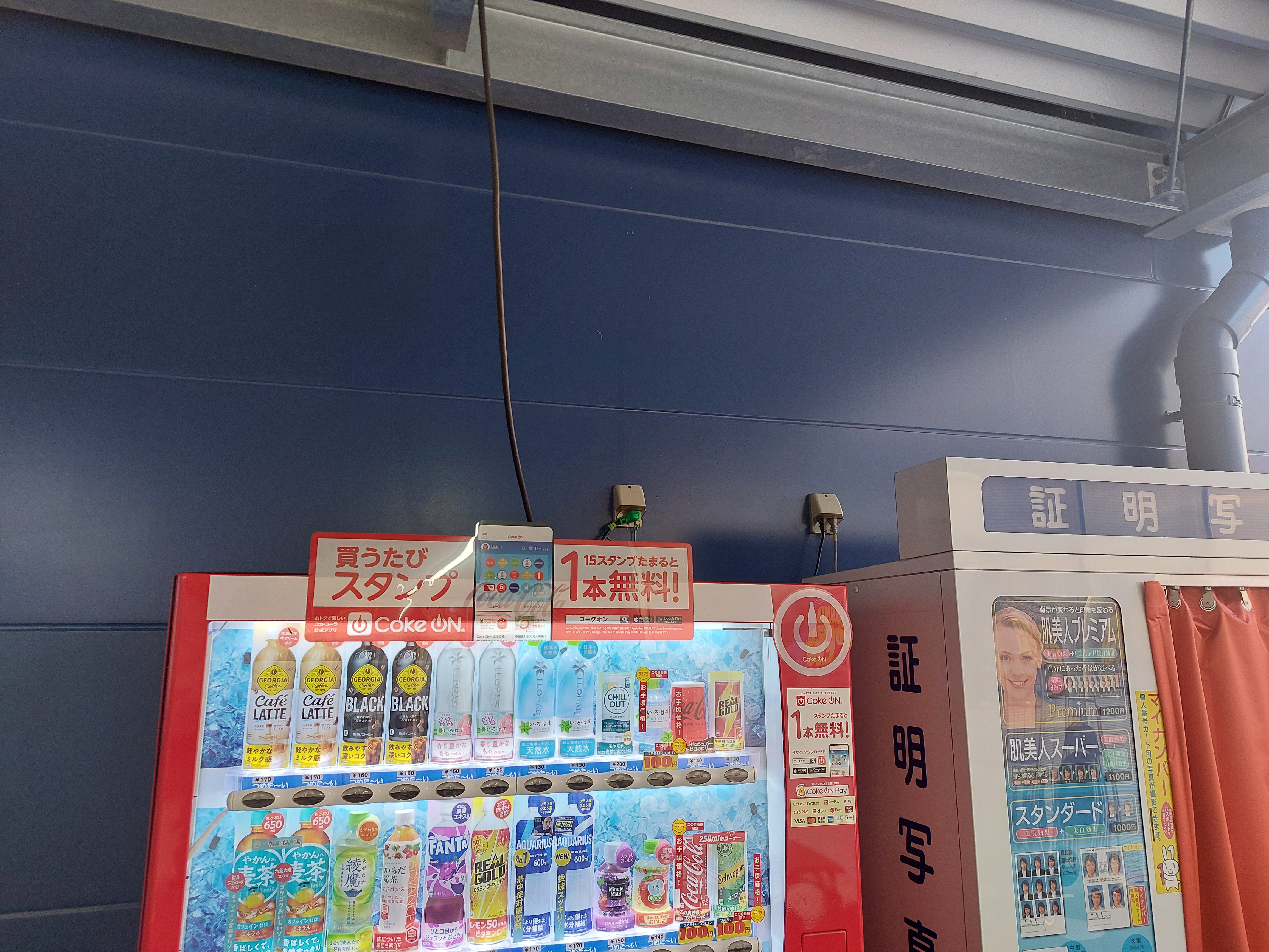 【スーパーセンタートライアル三木店】【ポーチ横：左側】食物販の出店が可能なトライアルマルシェ（キッチンカー/テント・スペース）