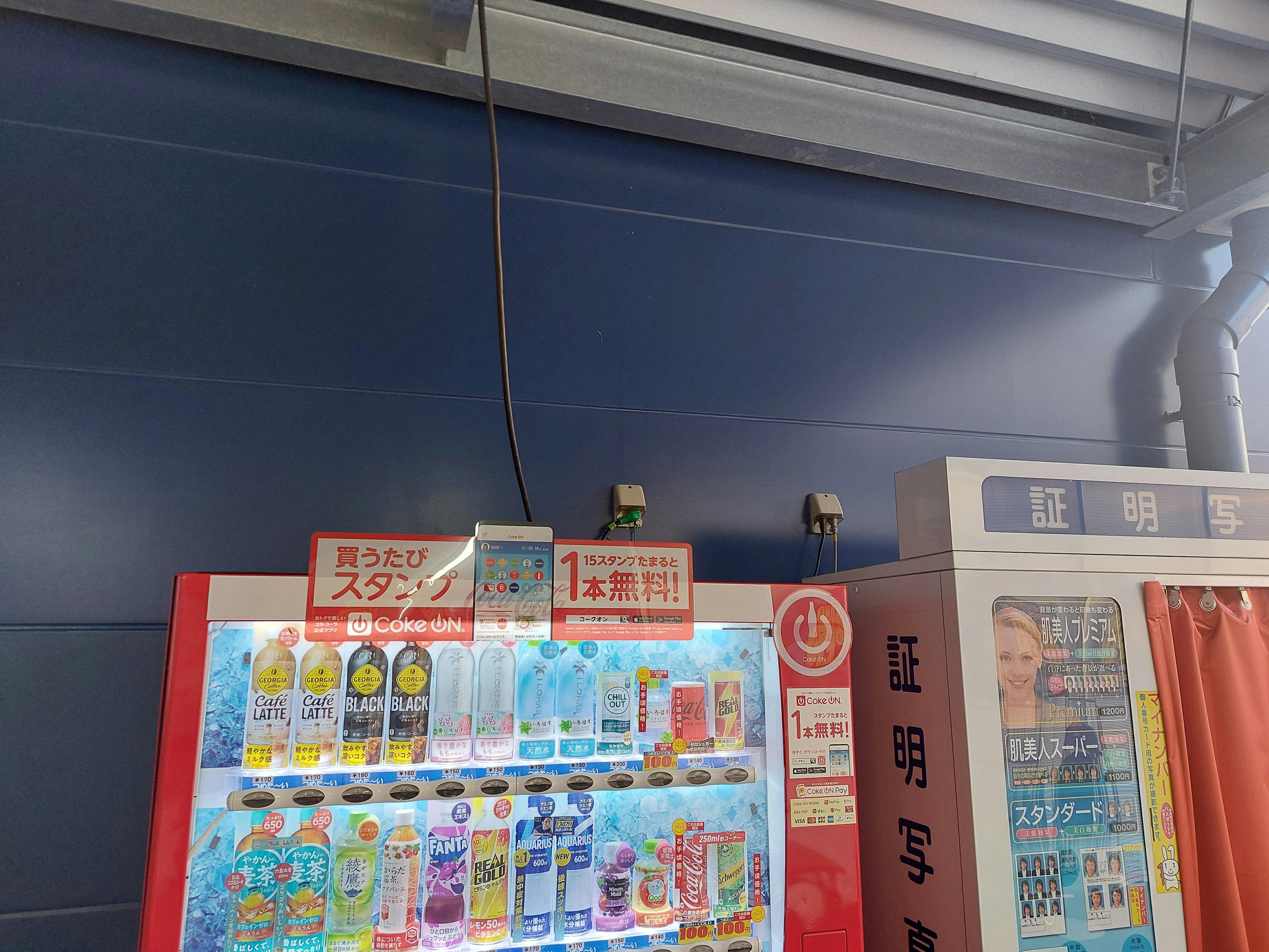 【スーパーセンタートライアル三木店】【ポーチ横:左側】食物販の出店が可能なトライアルマルシェ(キッチンカー/テント・スペース)