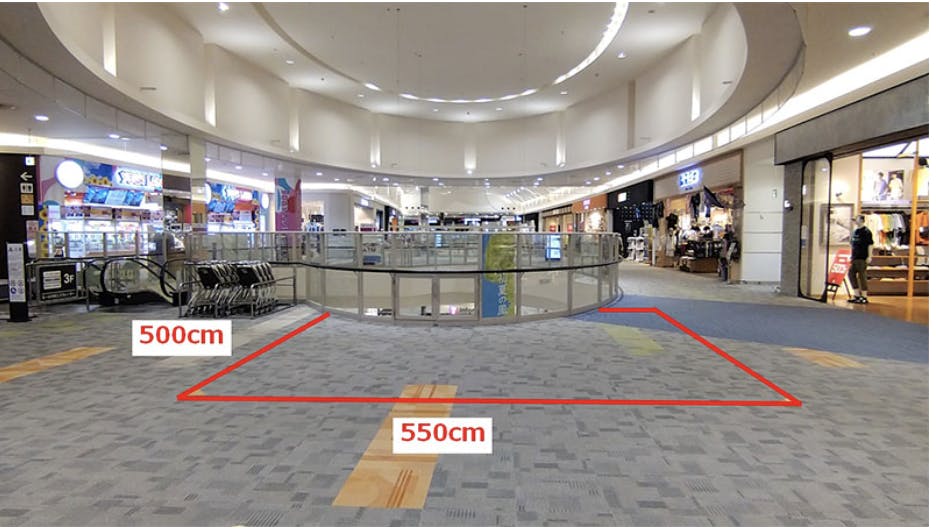 【イオンモール日の出】3階 中央エスカレーター前の画像