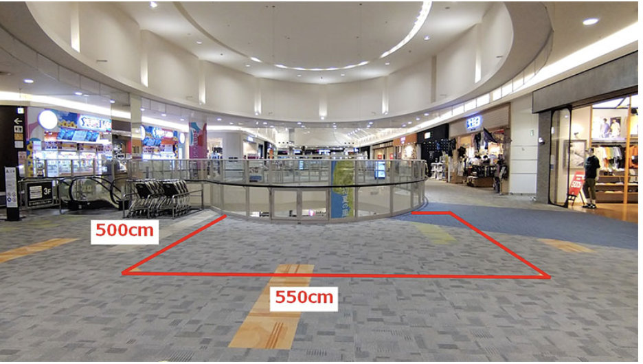 【イオンモール日の出】3階 中央エスカレーター前
