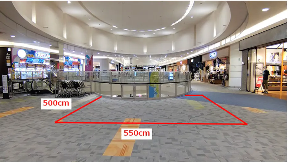 【イオンモール日の出】3階 中央エスカレーター前