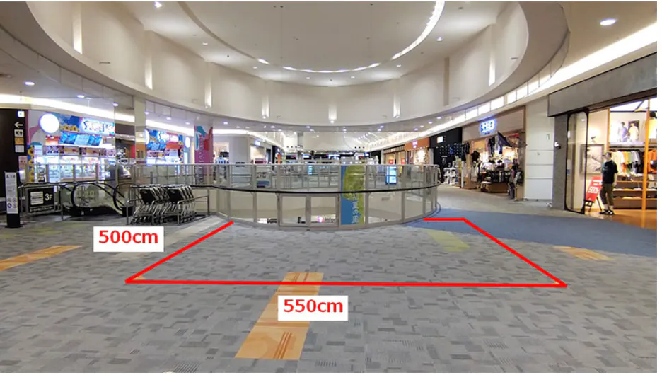 【イオンモール日の出】3階 中央エスカレーター前