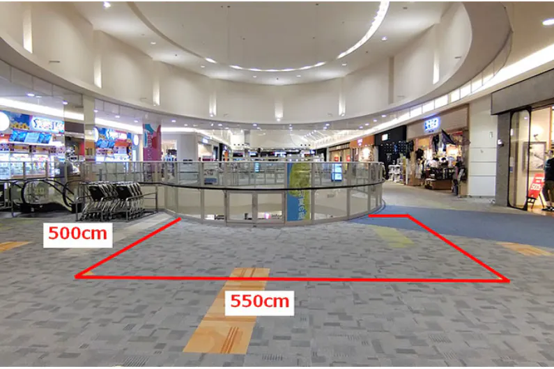 【イオンモール日の出】3階 中央エスカレーター前