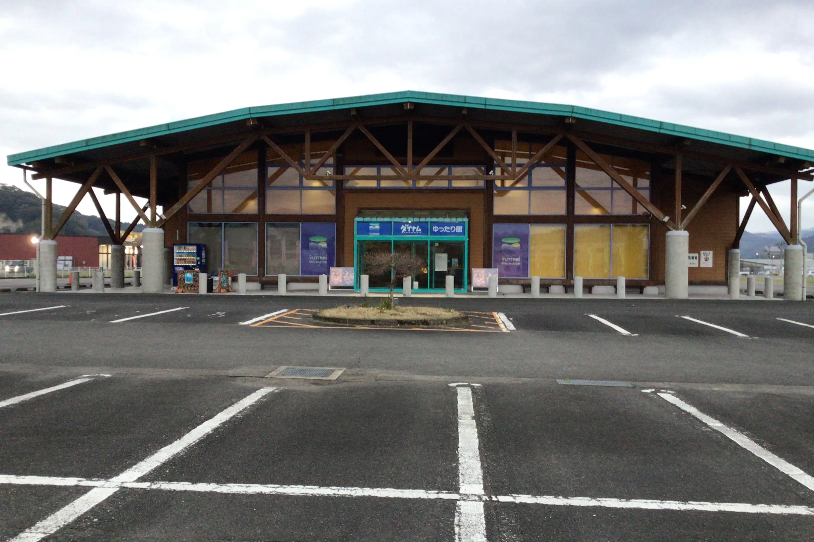 【ダイナム熊本人吉店ゆったり館】キッチンカー出店やプロモーションイベントに最適なアミューズメント施設のイベントスペース