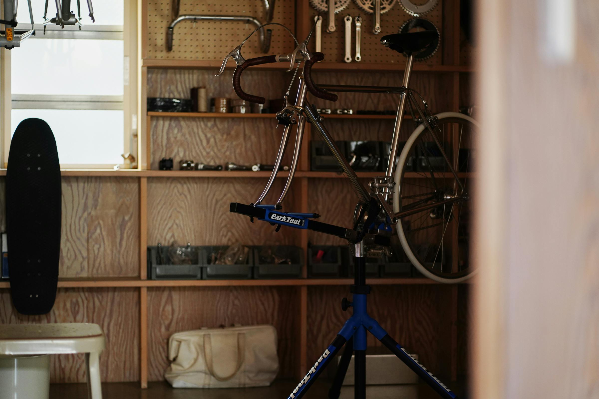 【池ノ上駅6分】撮影に適した光と影・素材が特徴的な自宅兼スタジオ