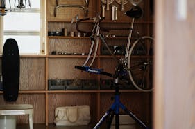 【池ノ上駅6分】撮影に適した光と影・素材が特徴的な自宅兼スタジオ