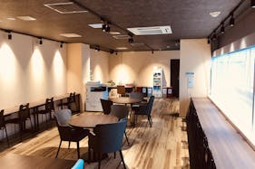 【水道橋駅4分】セミナー・ワークショップ・展示会等に適したカフェ風会議室ホール