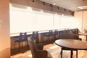 【水道橋駅4分】セミナー・ワークショップ・展示会等に適したカフェ風会議室ホール