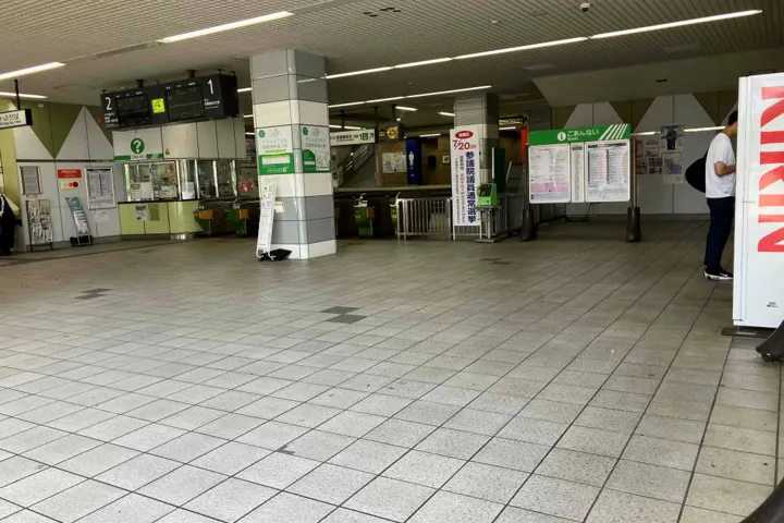 【八千代中央駅】プロモーションや食物販に最適な人流の多い改札前スペース