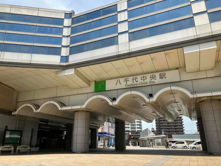 【八千代中央駅】プロモーションや食物販に最適な人流の多い改札前スペース