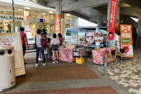 【もりのみやキューズモールBASE】「③1F セントラルスクエア前 西(CS前 西)」食品スーパー出入口近くの食物販やキッチンカー、PRプロモーションに適したイベントスペース