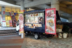 【もりのみやキューズモールBASE】「③1F セントラルスクエア前 西(CS前 西)」食品スーパー出入口近くの食物販やキッチンカー、PRプロモーションに適したイベントスペース