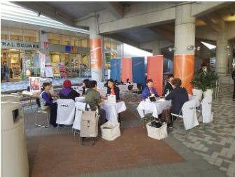 【もりのみやキューズモールBASE】「③1F セントラルスクエア前 西（CS前 西）」食品スーパー出入口近くの食物販やキッチンカー、PRプロモーションに適したイベントスペース