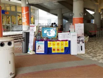 【もりのみやキューズモールBASE】「③1F セントラルスクエア前 西(CS前 西)」食品スーパー出入口近くの食物販やキッチンカー、PRプロモーションに適したイベントスペース