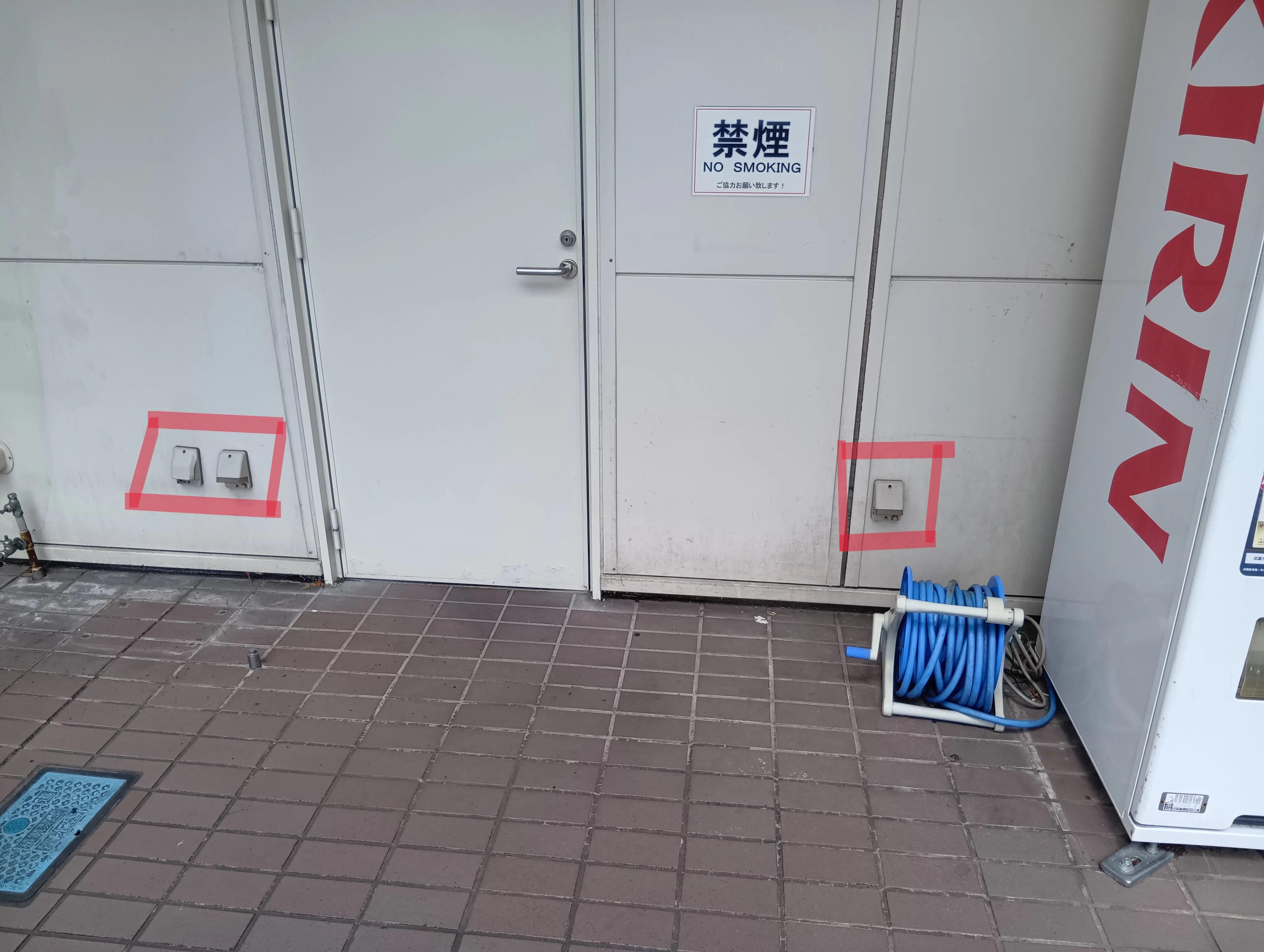 【リベロ三島店】店舗出入口右側 販促プロモーションや物販に最適なスーパー屋外催事イベントスペース