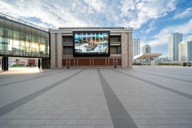 【Kアリーナ横浜】大規模な物販イベントプロモーションやイベント等に最適な世界最大級の音楽特化型アリーナふもとのイベントスペース