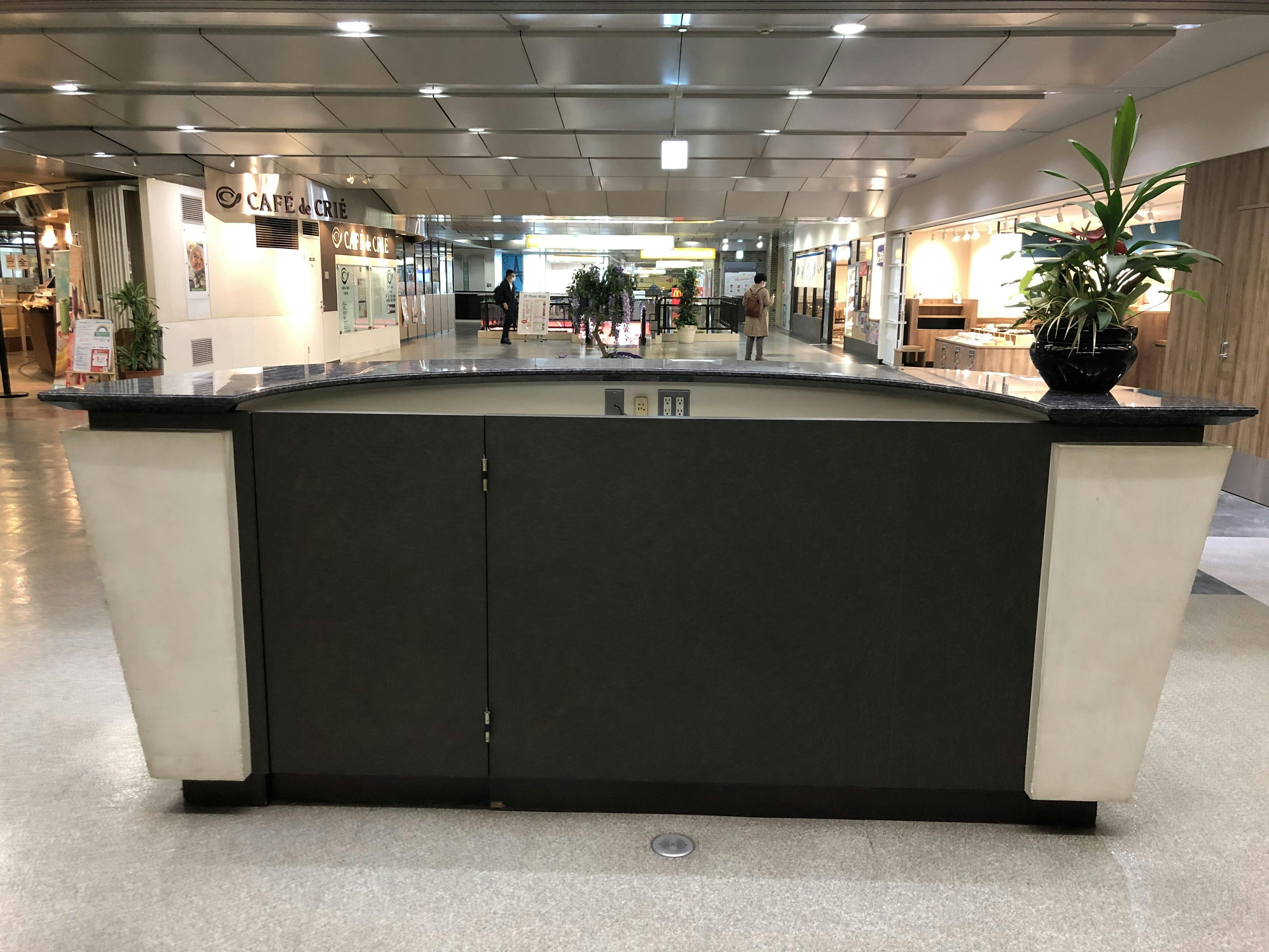 貸出カウンター裏側