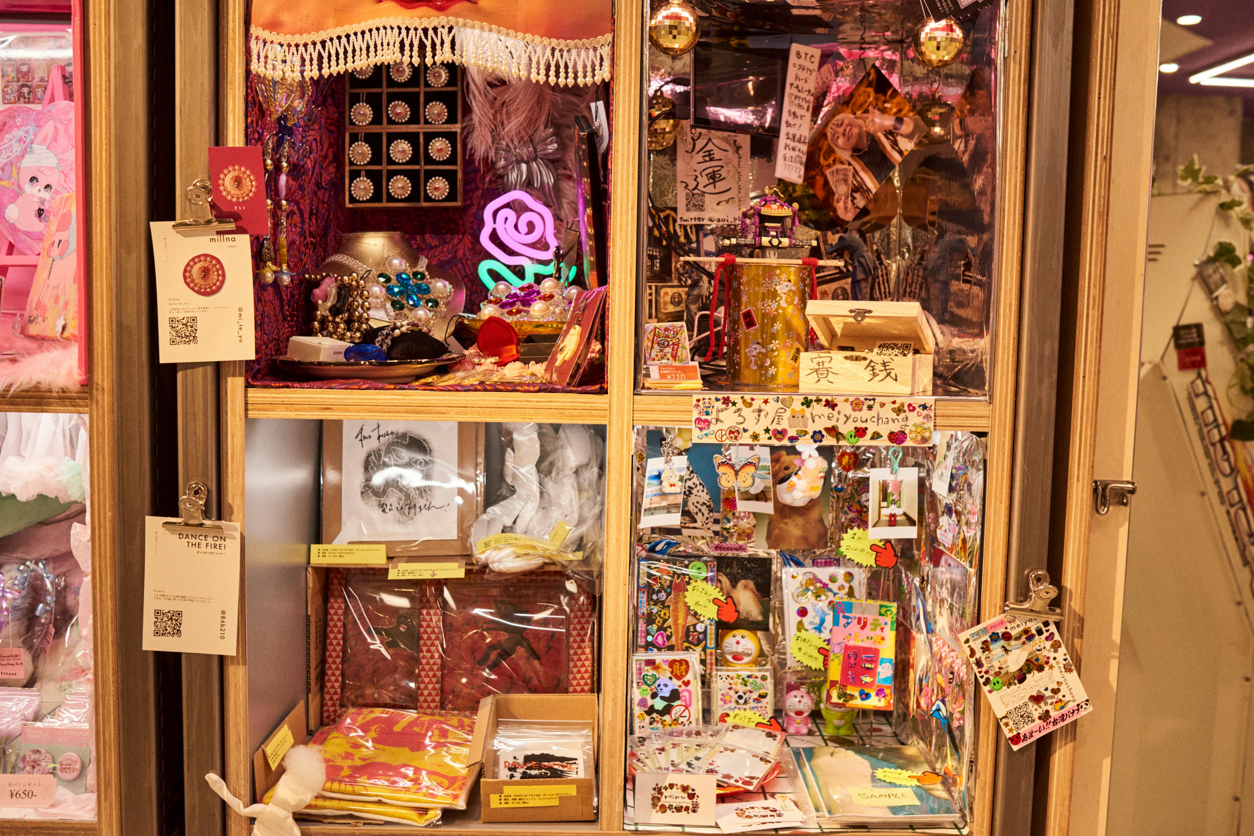 【ラフォーレ原宿/明治神宮前駅1分】愛と狂気のマーケット アート展示や商品PR、ポップアップストアに最適、販売スタッフ不要な貸しスペース(ボックス小)