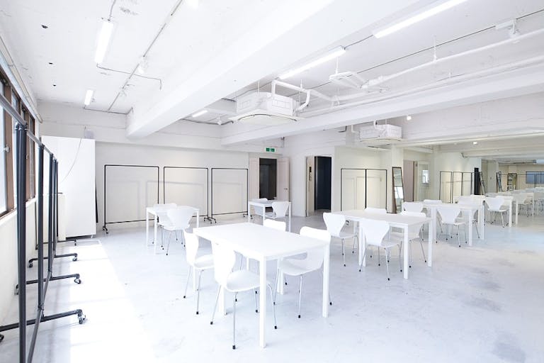 çªããã®æ¡å
ãæçŸ€ãªæããã¹ããŒã¹ã§ã