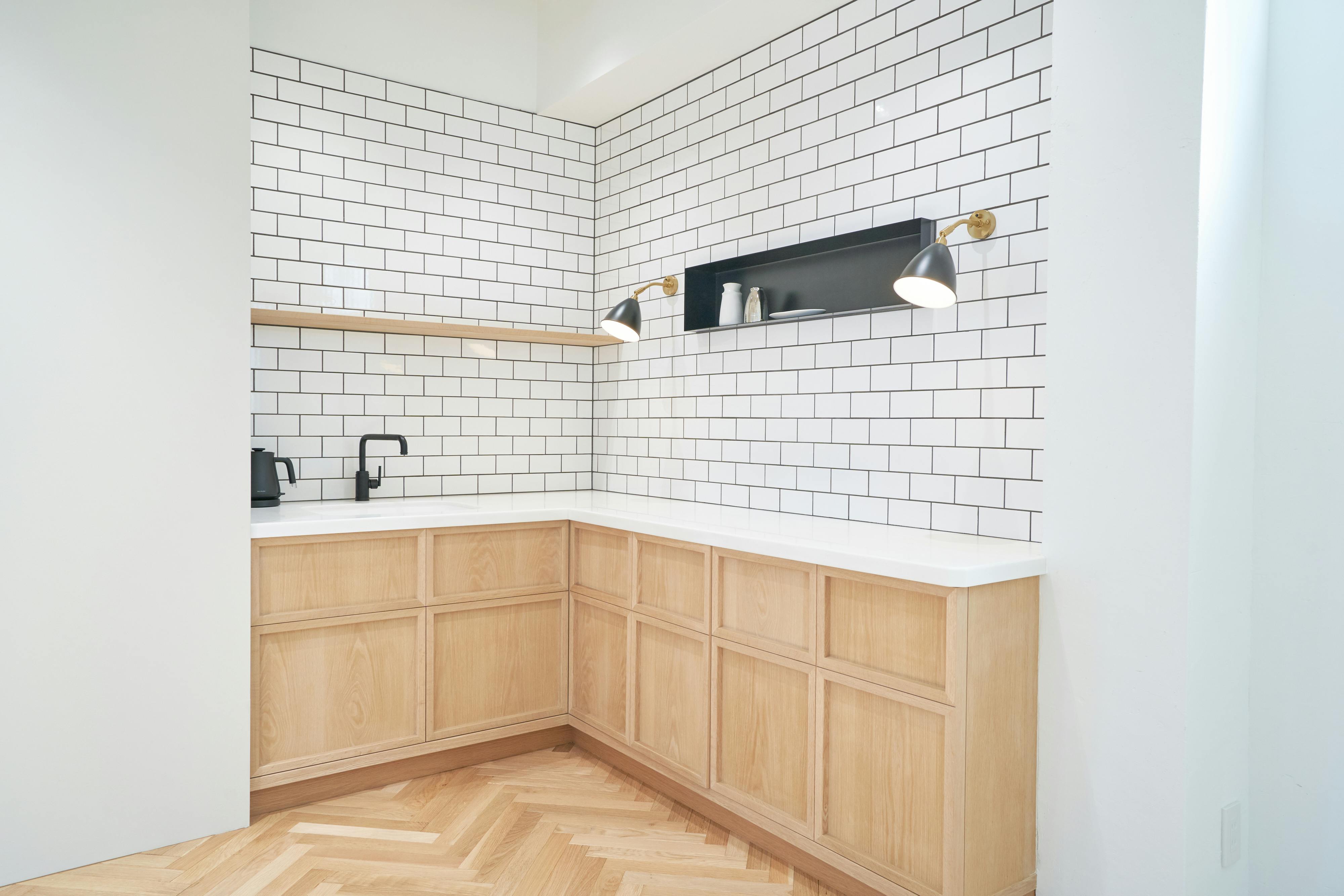 【神泉駅2分】アパレルの展示会や撮影に最適な自然光がたっぷり入るイベントスペース(5F)