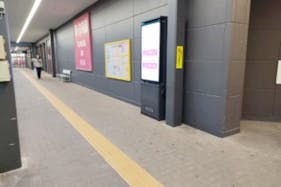 【イオンタウン磐田】プロモーションイベントや小規模物販に最適な大型スーパー出入口横にある通行量の多い軒下スペース