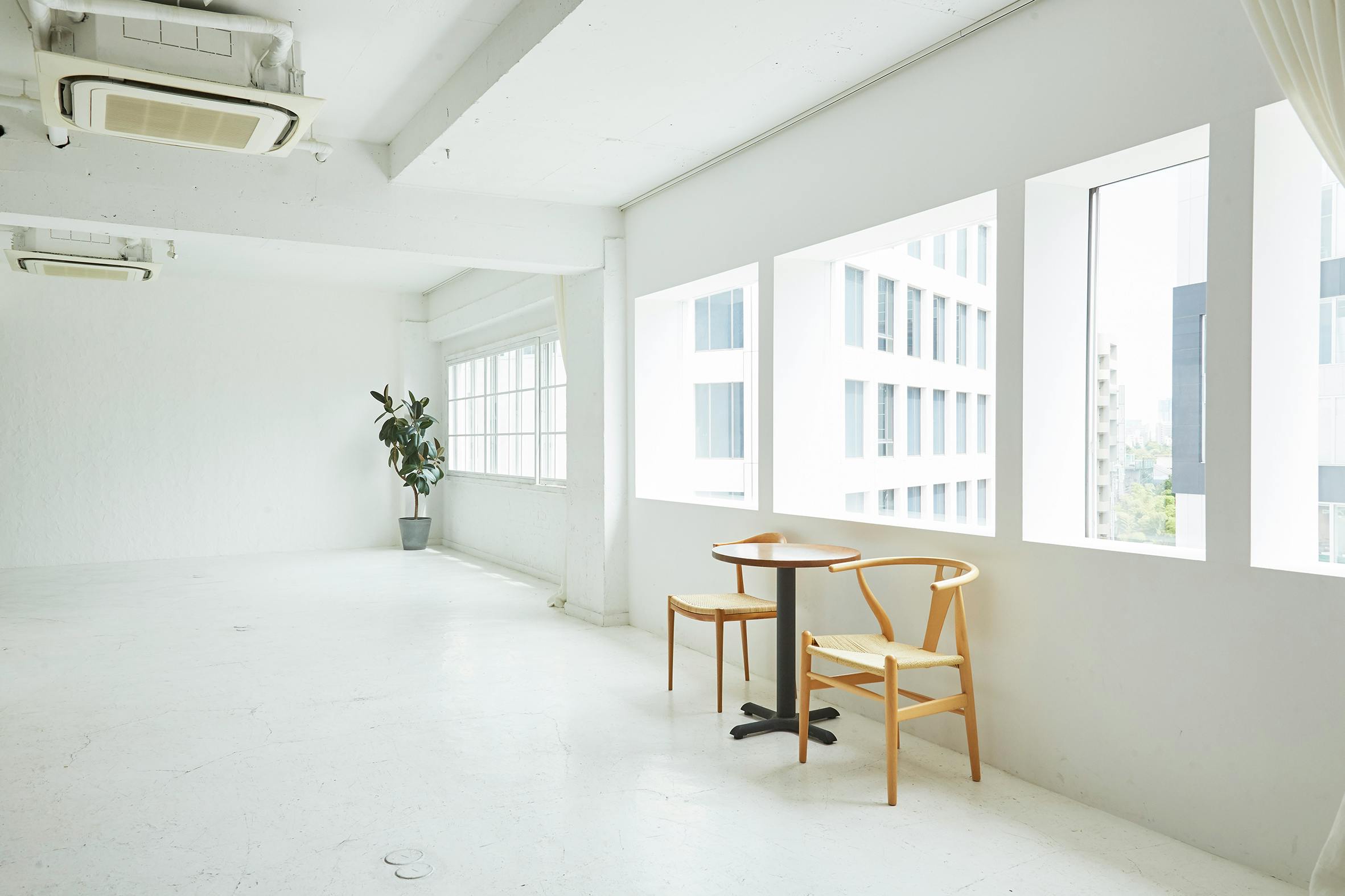 【外苑前駅1分】自然光あふれるシンプルモダンなスペース