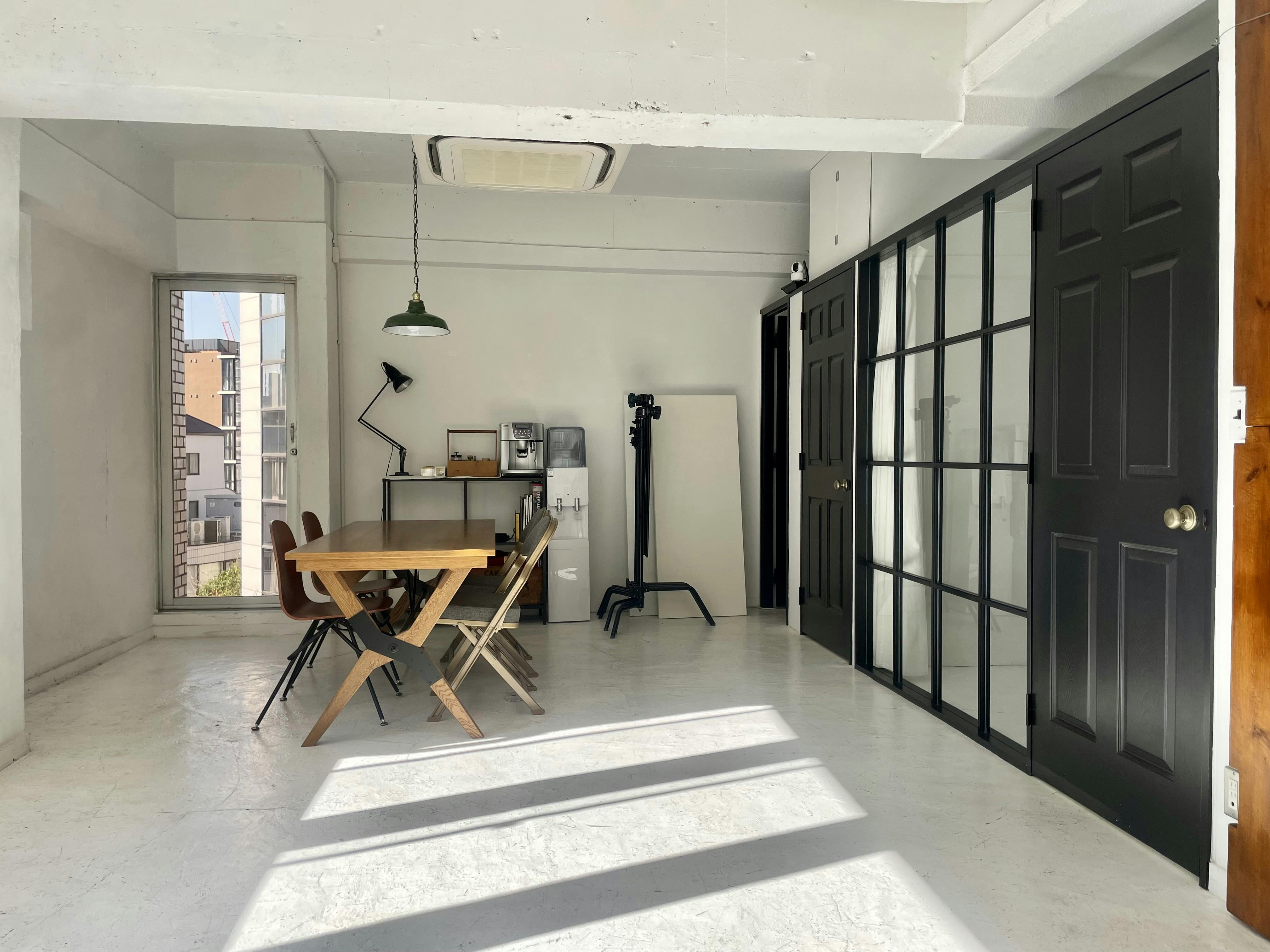 【外苑前駅1分】自然光あふれるシンプルモダンなスペース