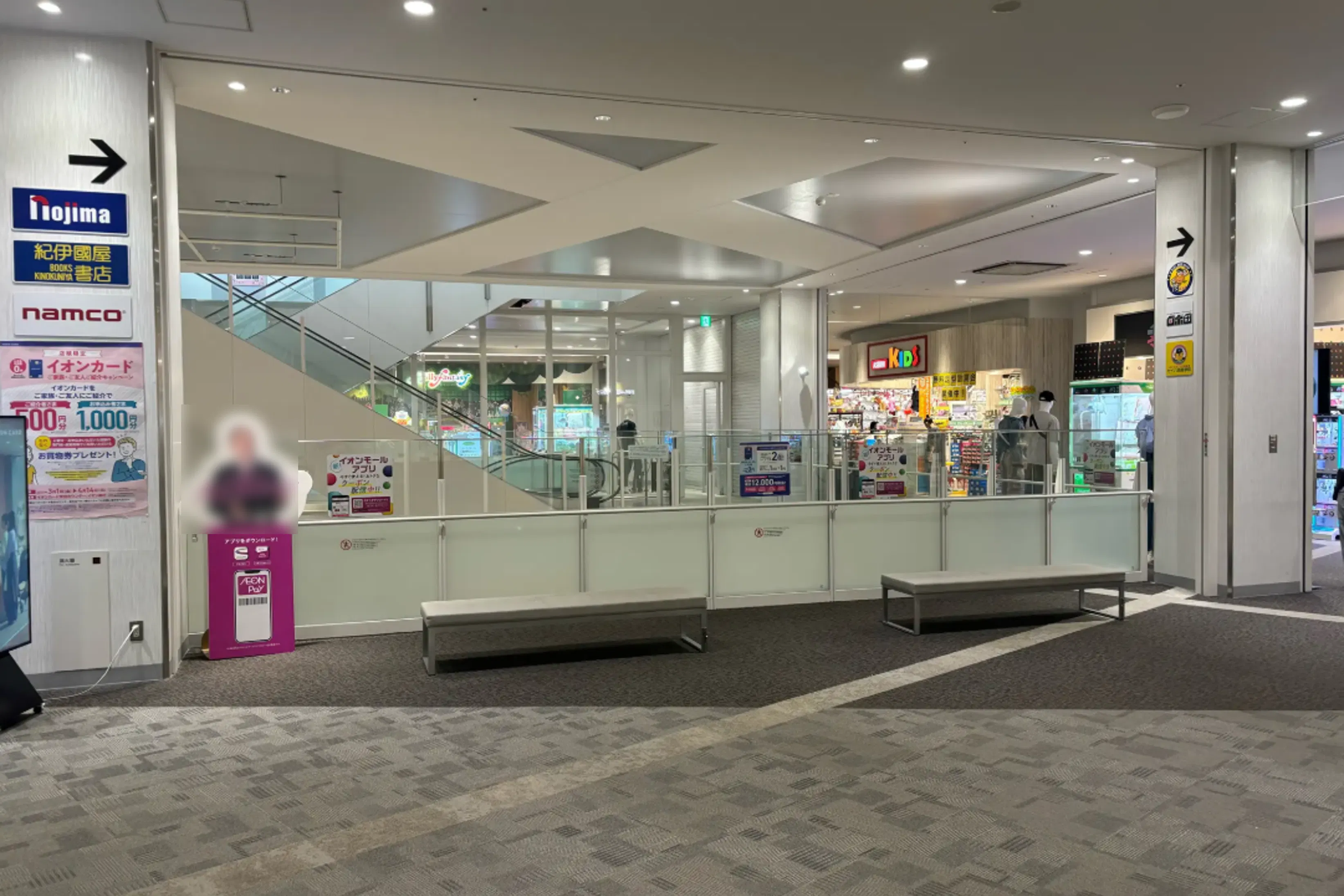 【イオンモール座間】3階サウスコート吹き抜け(専門店側)