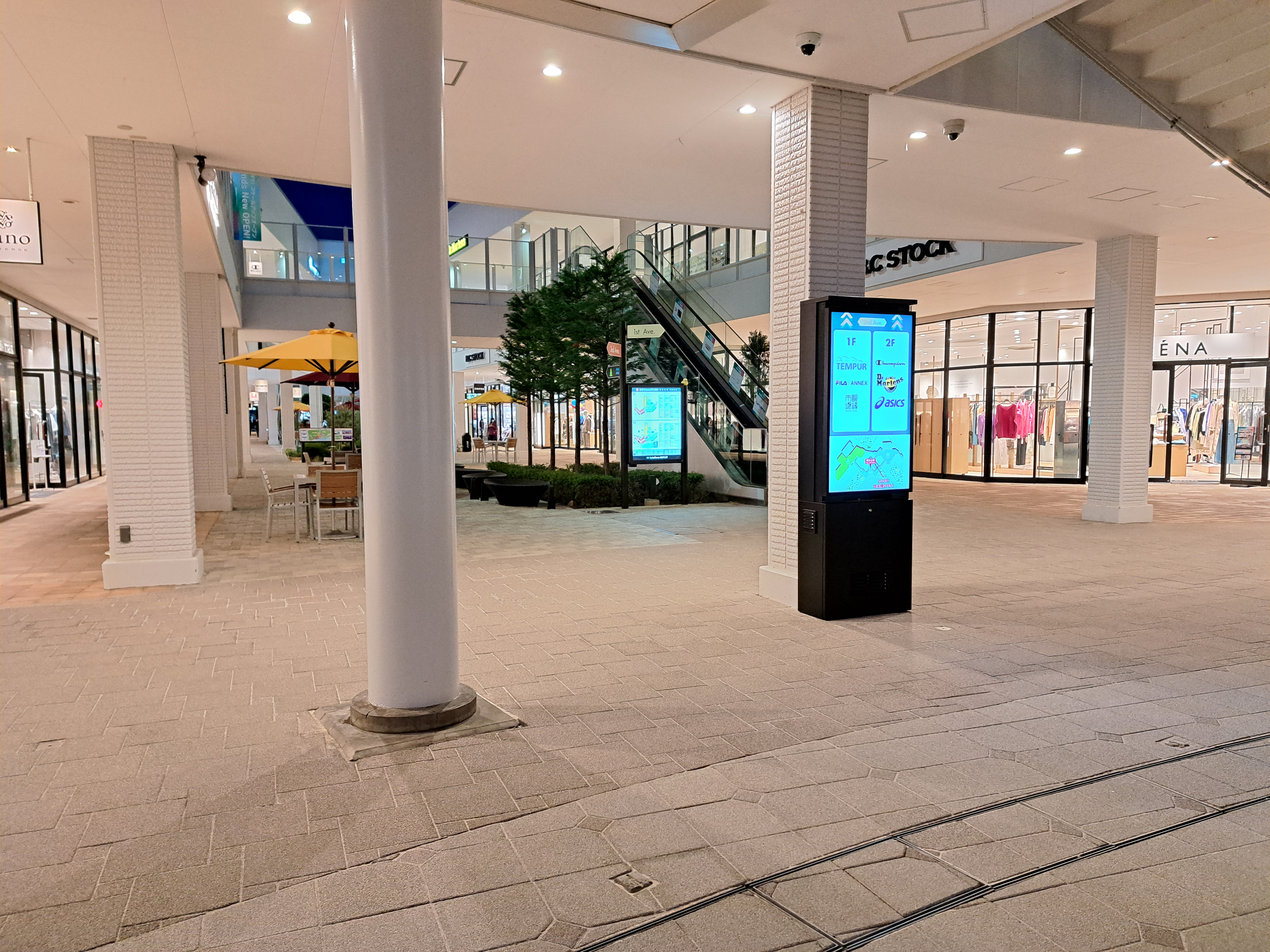 【イオンレイクタウンアウトレット】2nd Ave.1F(ナノ・ユニバース前)