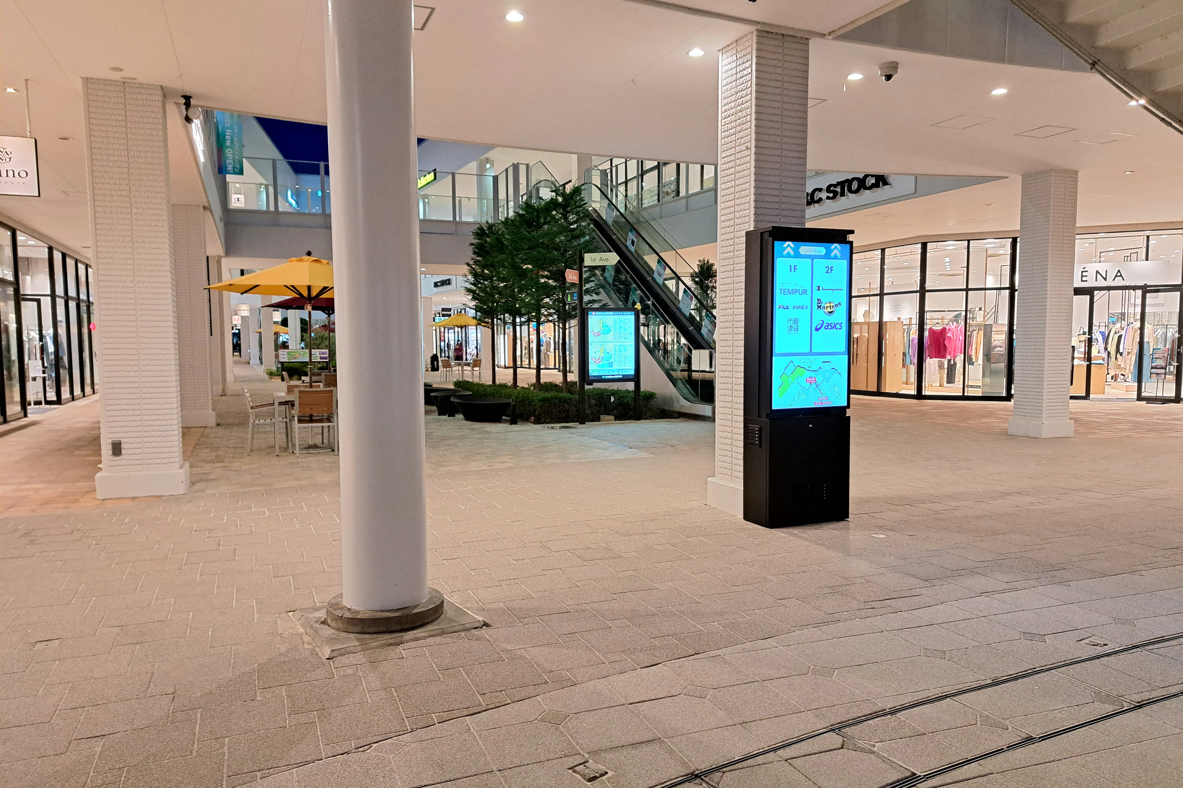 【イオンレイクタウンアウトレット】2nd Ave.1F(ナノ・ユニバース前)