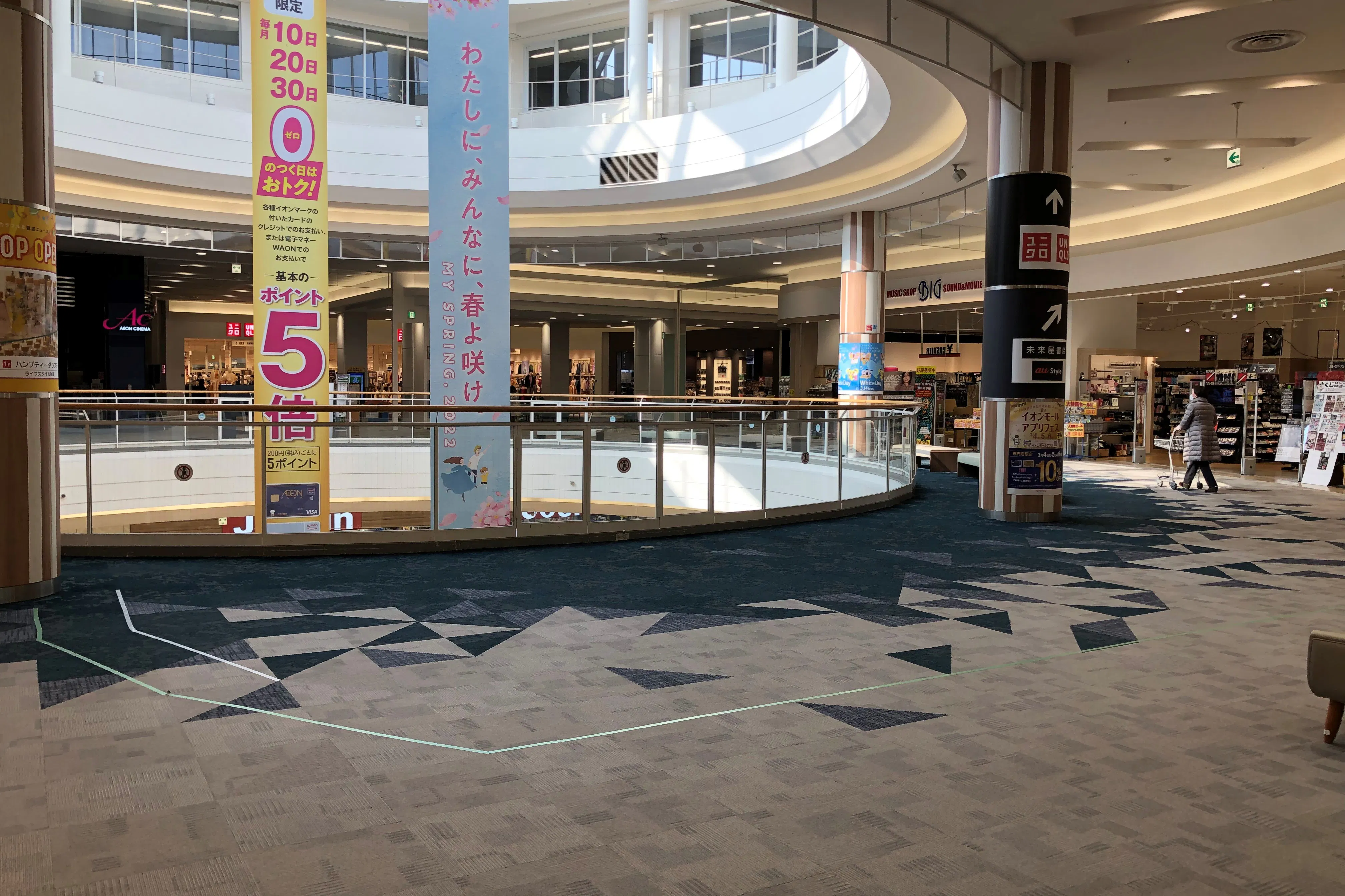 【イオンモールりんくう泉南】南Aブリッジ(ストーンマーケット前)