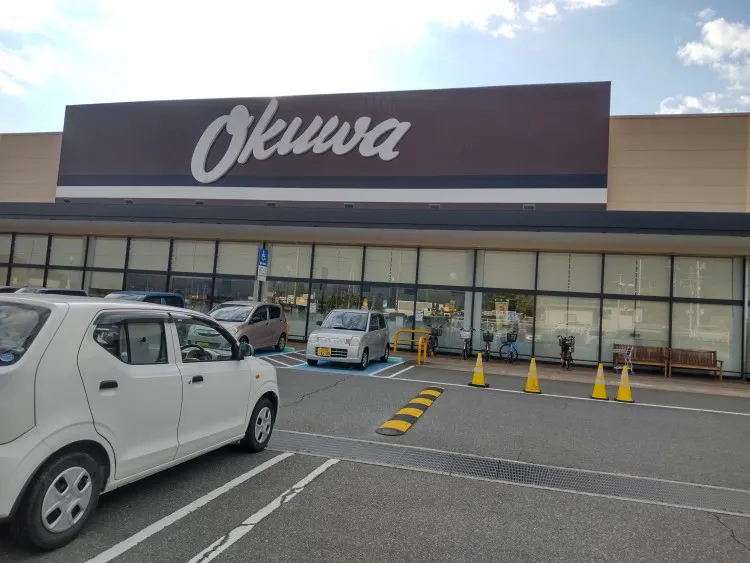 【オークワ大和郡山筒井北】プロモーションに最適な風除室沿いガラス面スペース