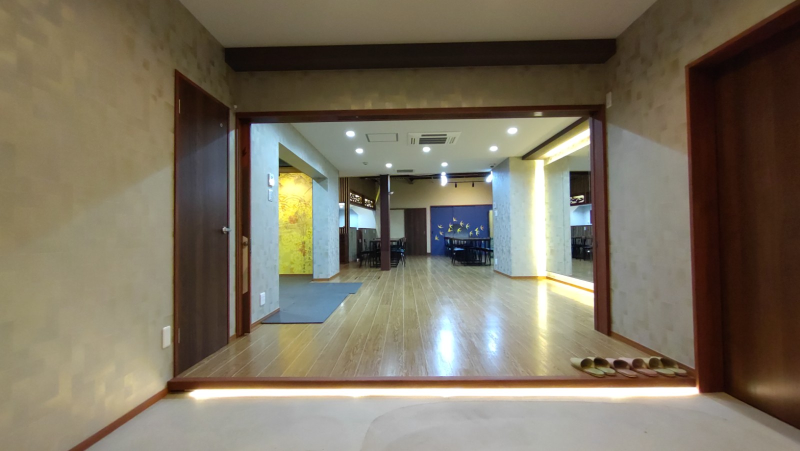 スペース出入口