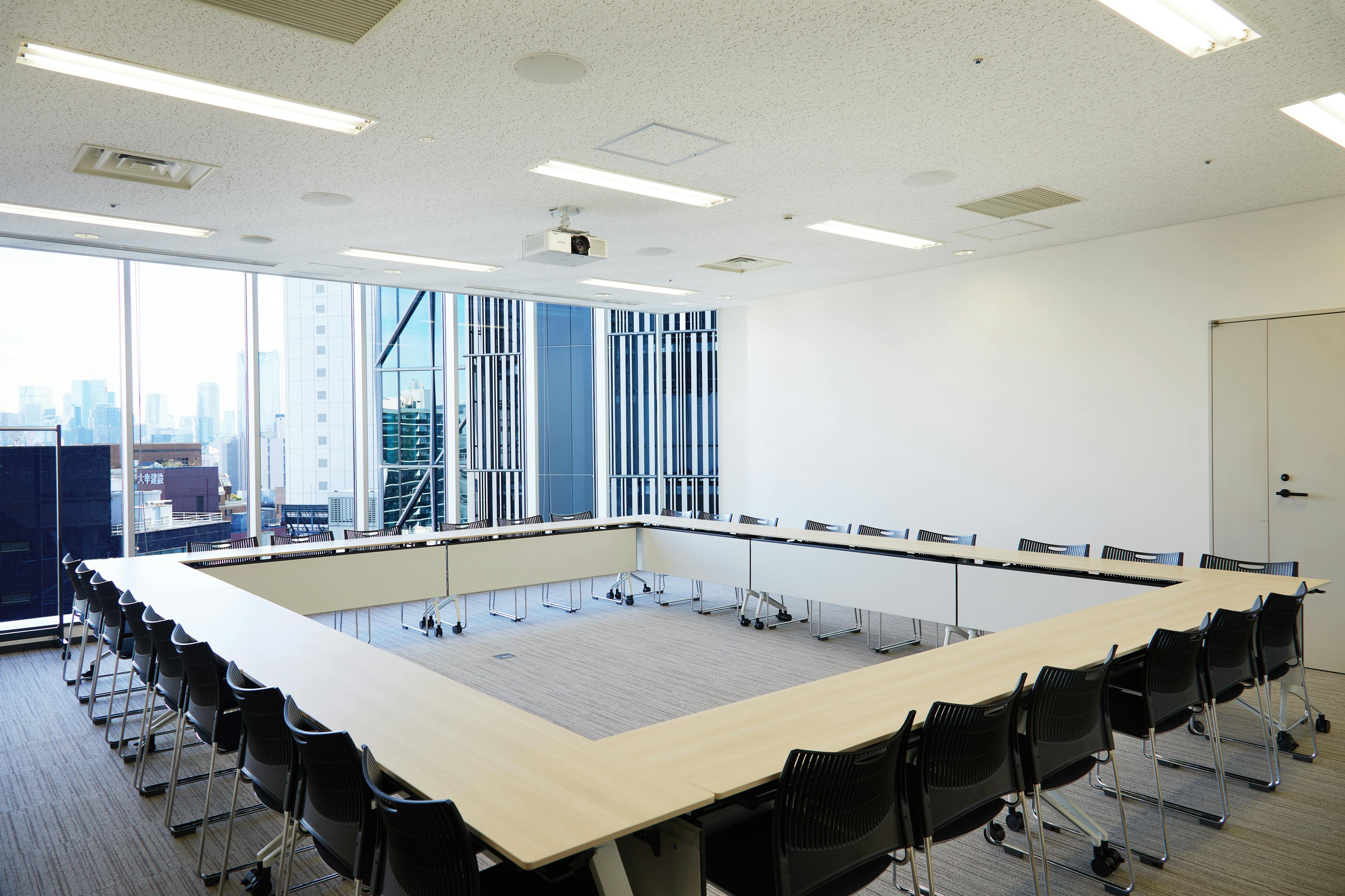 【ヒカリエカンファレンス(Room C)/渋谷駅直結】撮影や展示会にも最適なヒカリエ内にある大きな窓で解放感抜群なイベントスペース