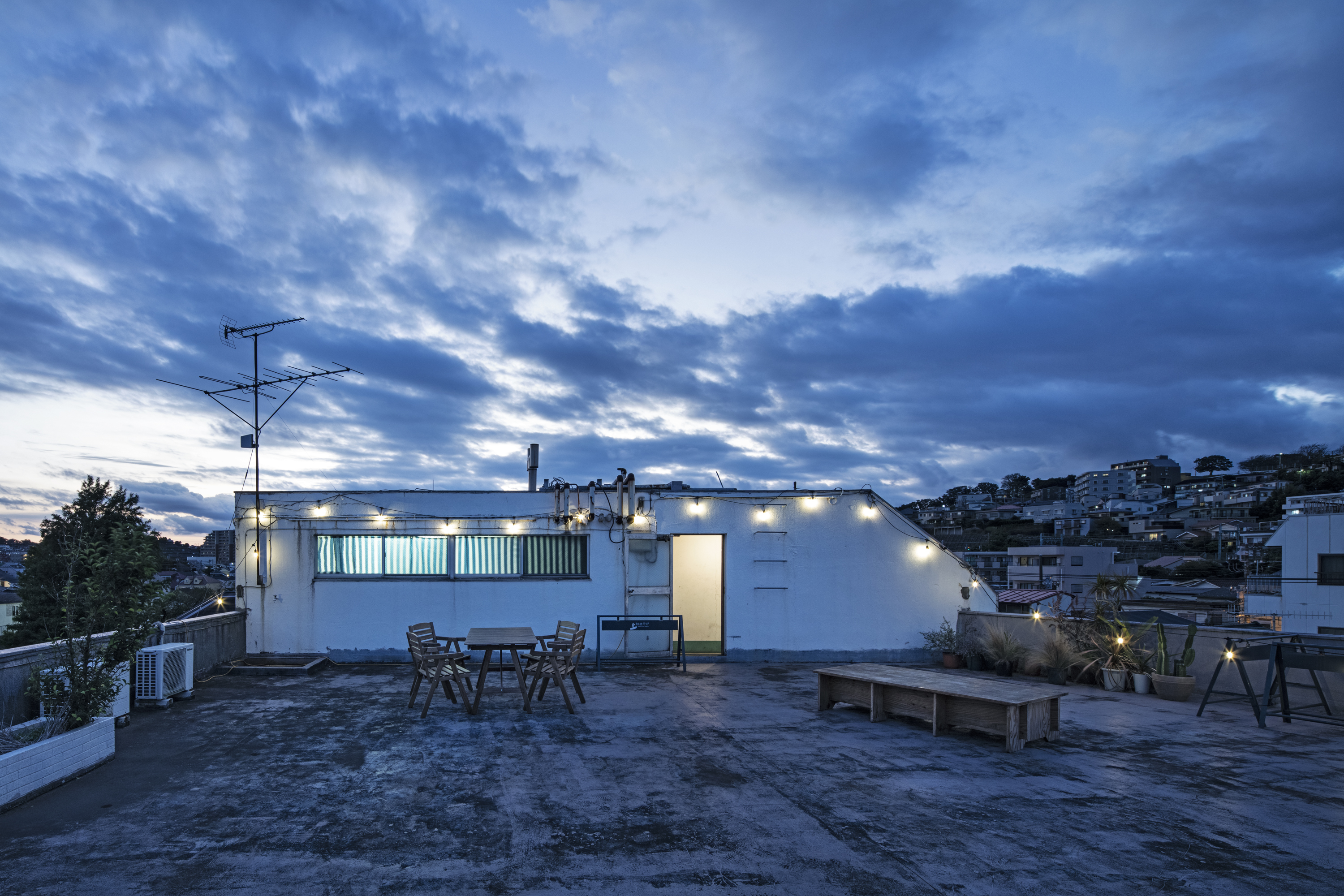 【南太田駅6分】ロケや撮影会等の撮影用途、展示会やワークショップに最適な4種の内装のコンセプトスタジオ