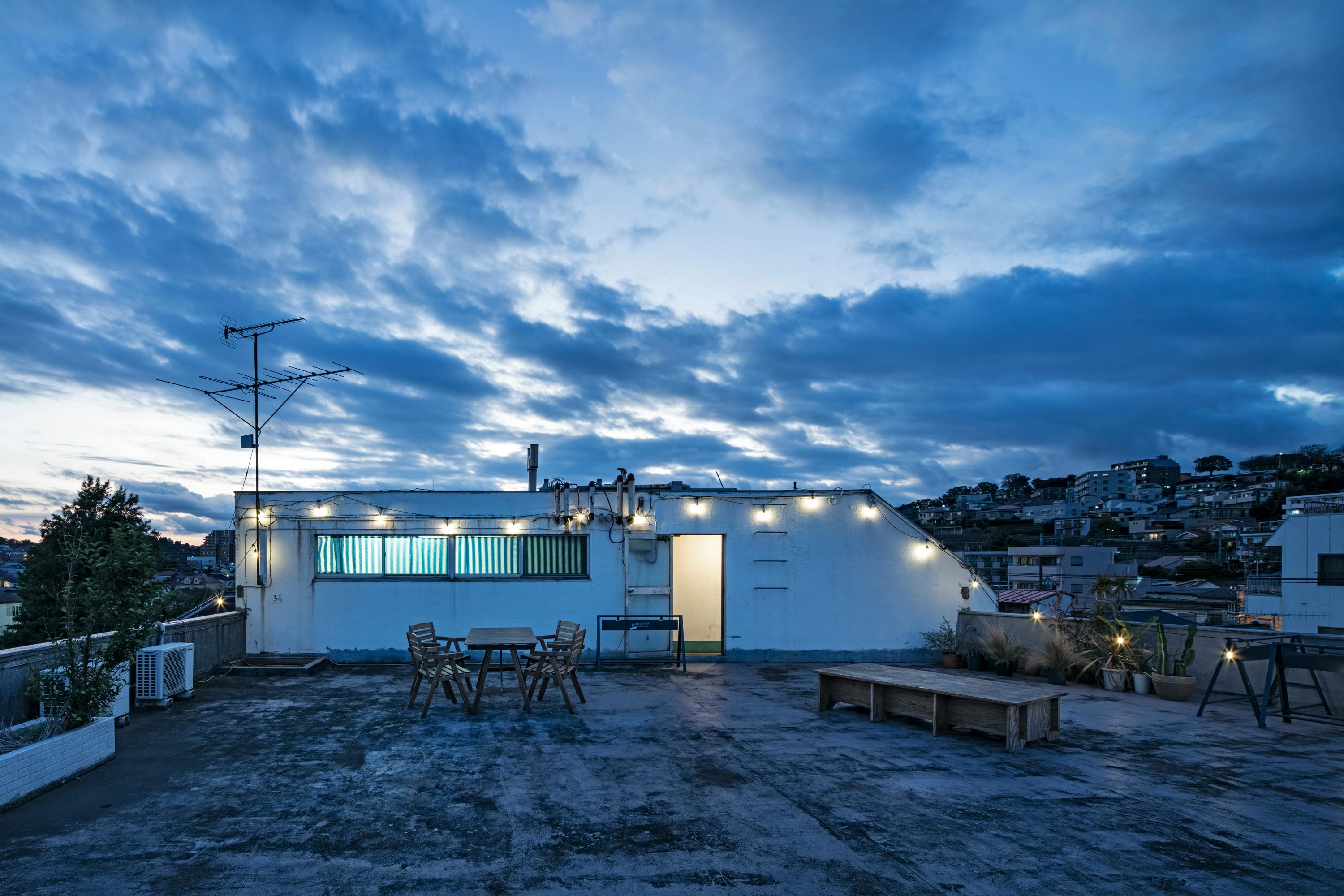 【南太田駅6分】ロケや撮影会等の撮影用途、展示会やワークショップに最適な4種の内装のコンセプトスタジオ