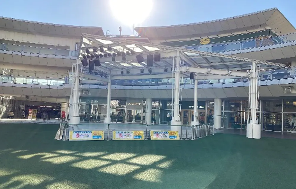 【ラゾーナ川崎プラザ】2階 ルーファ広場 グランドステージ