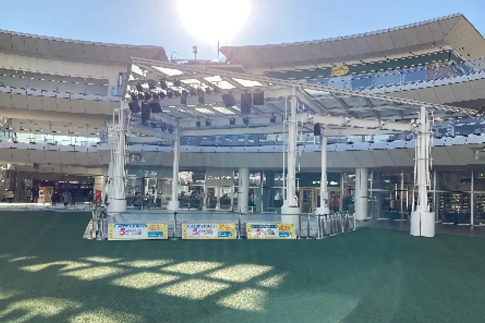 【ラゾーナ川崎プラザ】2階 ルーファ広場 グランドステージ