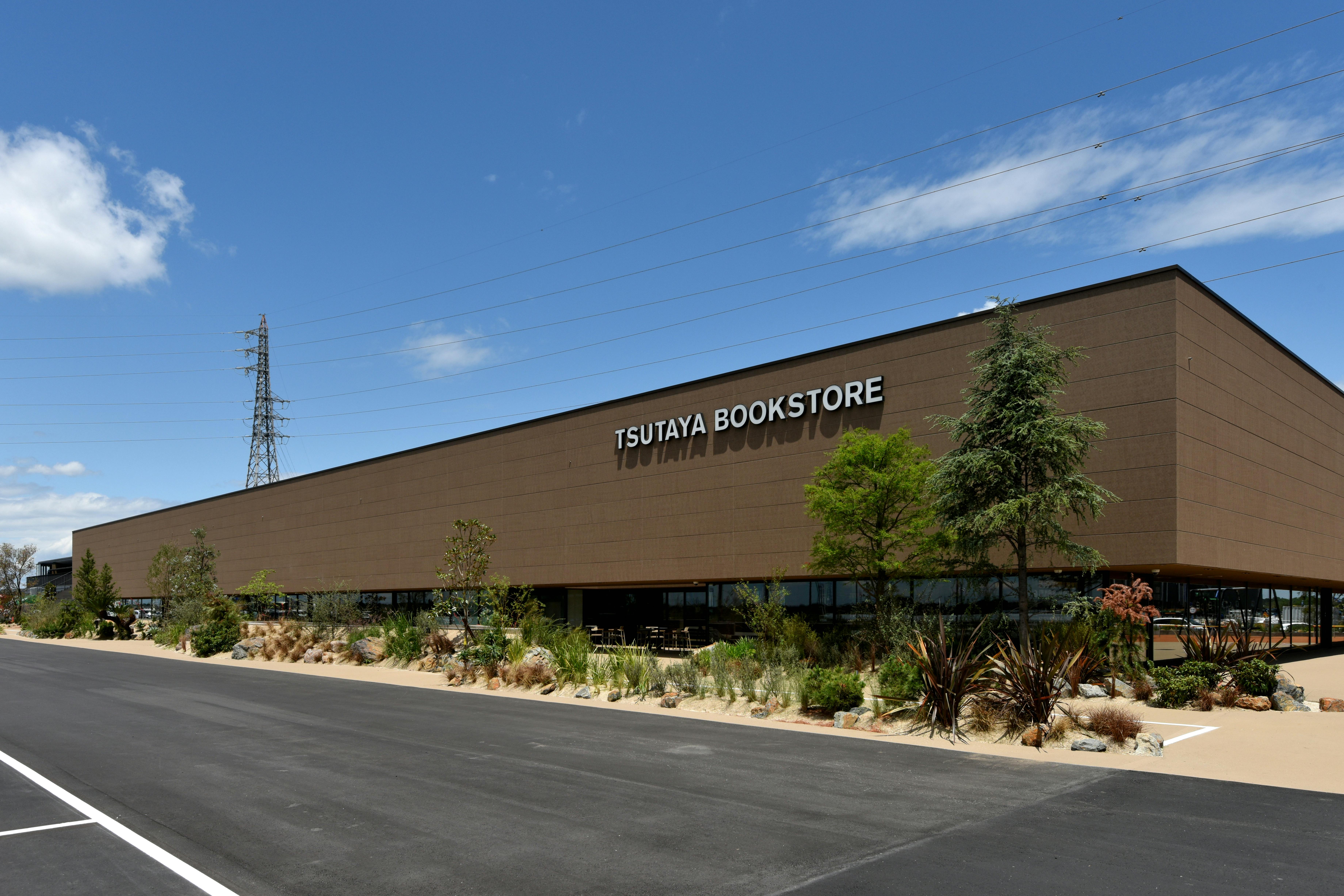 【TSUTAYA BOOKSTORE 常総インターチェンジ】ポップアップストアやプロモーションの実施可能なスペース(ツリー周り)