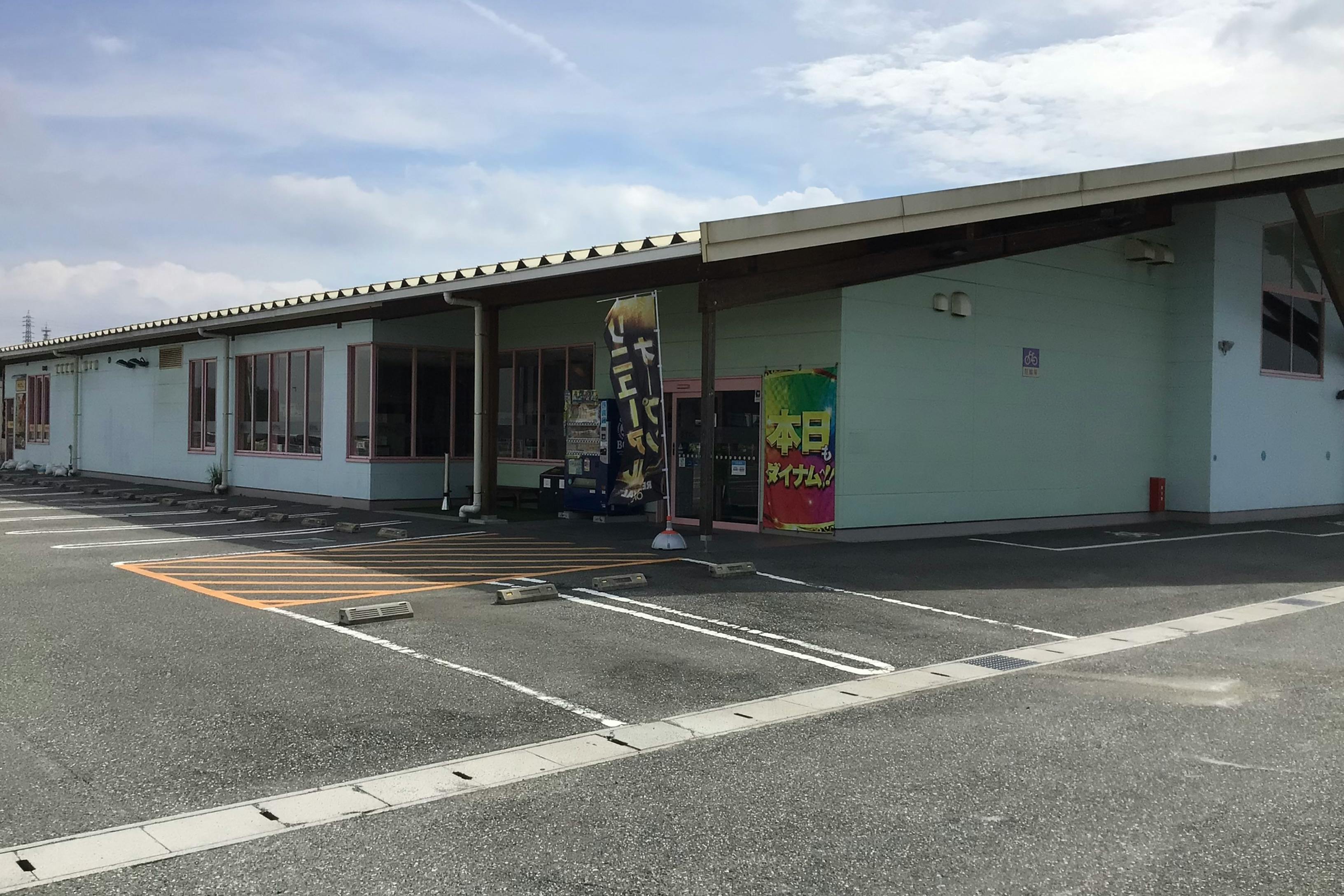 【ダイナム兵庫神戸赤松台店ゆったり館】キッチンカーやプロモーションイベントの開催に最適なアミューズメント施設のイベントスペース